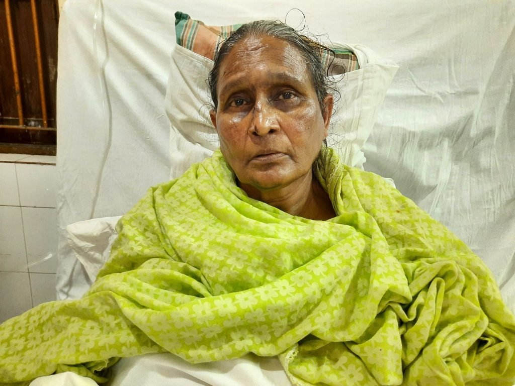 কুড়িগ্রাম ৪ আসনের সাবেক সংসদ সদস্য আলহাজ্ব গোলাম হোসেন এর সহ ধর্মীনী সড়ক দূর্ঘটনায় আহত