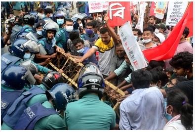 পুলিশের সঙ্গে জামায়াত কর্মীদের উত্তপ্ত বাক্য বিনিময়