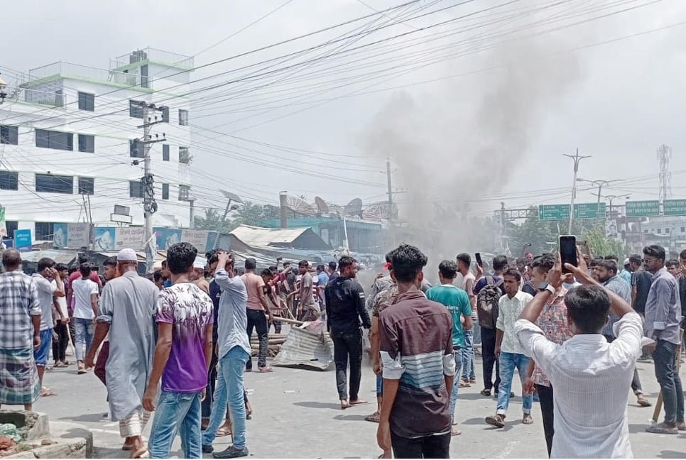 বগুড়ায় আন্দোলনকারীদের সাথে পুলিশের সংঘর্ষ, নিহত ২